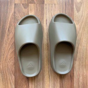 Yeezy Slides Brown Brand New